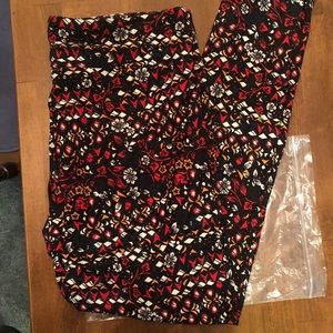 LulaRoe Tall & Curvy Leggings